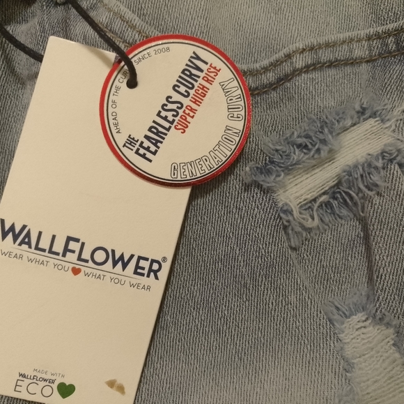 Wallflower Fearless Curvy Super High Rise Cut Off Denim Blue Jean Shorts shorty. - Picture 3 of 13
